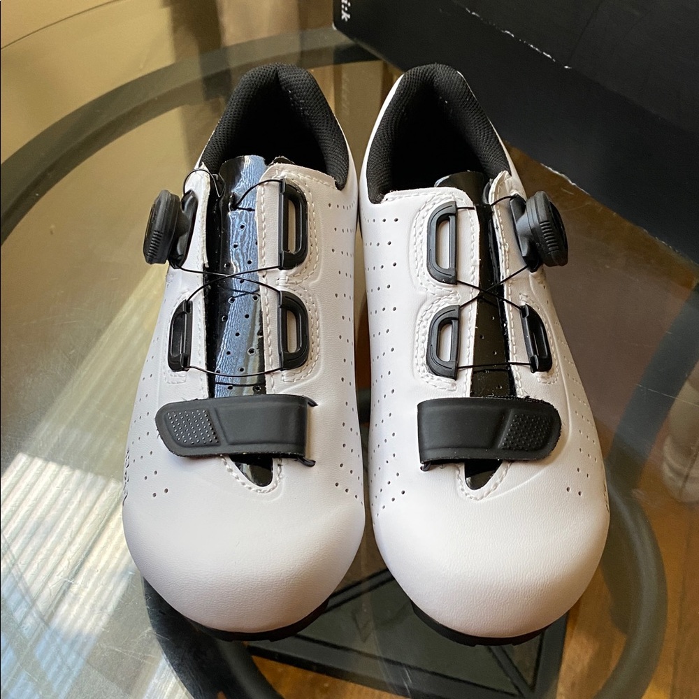 Fizik White Cycling Shoe with Black Accents US Women’s size6.5 US (Men): 5